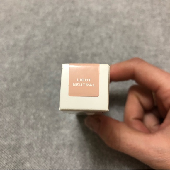 Jaclyn Hill perfecting concealer - Picture 3 of 3